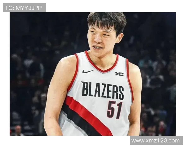 杨瀚森首轮秀表现抢眼前场板后单挑马鲁阿奇成功得分